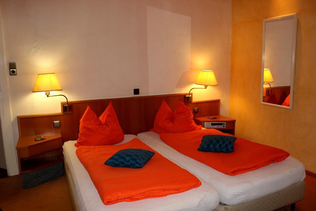 Burbach  Hotel Haus Wasserscheide מראה חיצוני תמונה